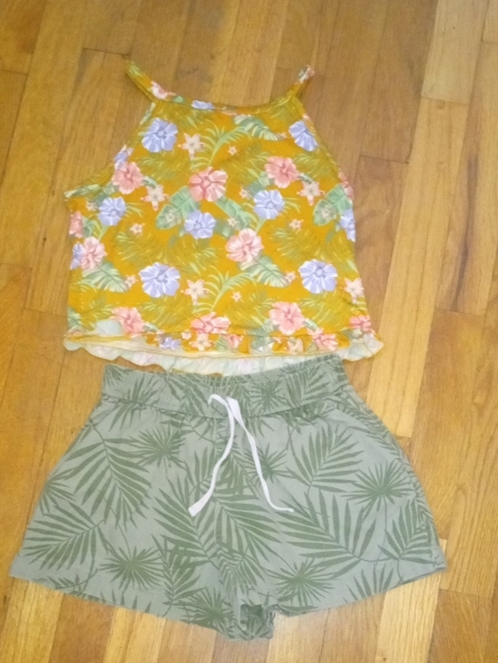 girl 7 green leave print shorts and tropical tank